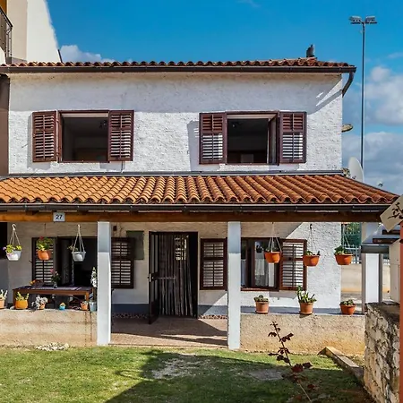 Holiday home Luiza - Happy *