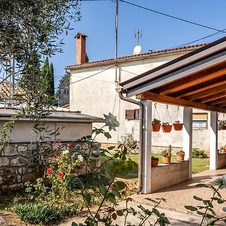 Holiday home Lovely House Luiza - Happy