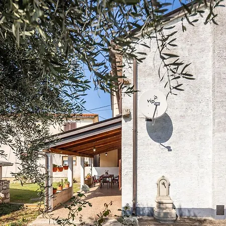 Holiday home Lovely House Luiza - Happy